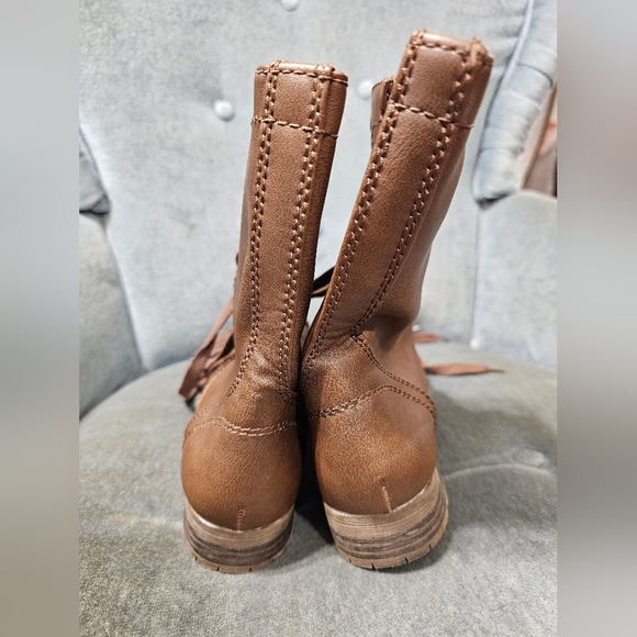 Boots - Picture 5 of 11